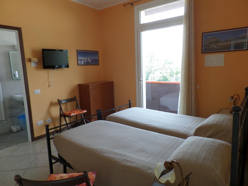 B&B Partenza Funivia Lecco Rum bild