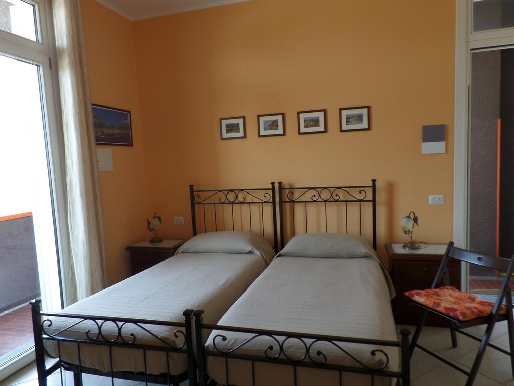 B&B Partenza Funivia Lecco Rum bild